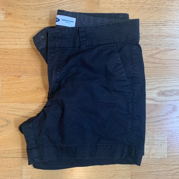 Old Navy Twill Everyday Shorts 5” Inseam - Picture 3 of 3